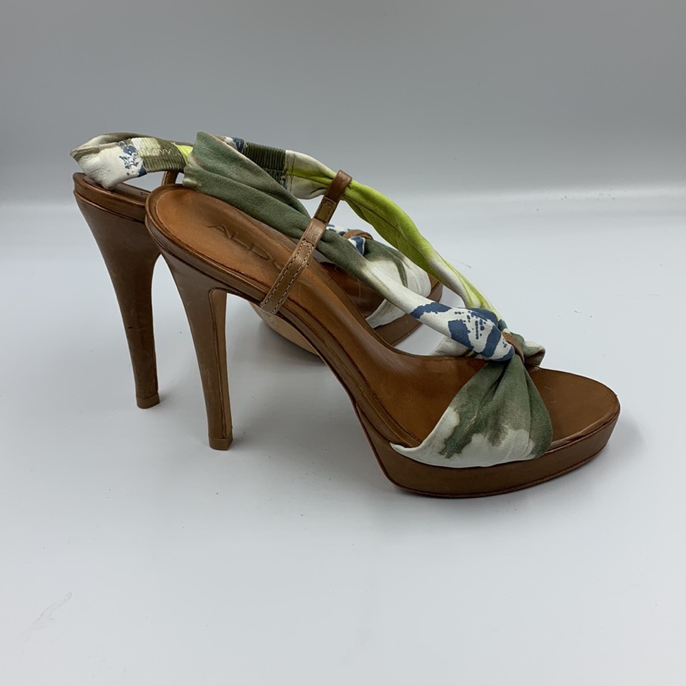 Heeled sandals - Picture 2 of 4